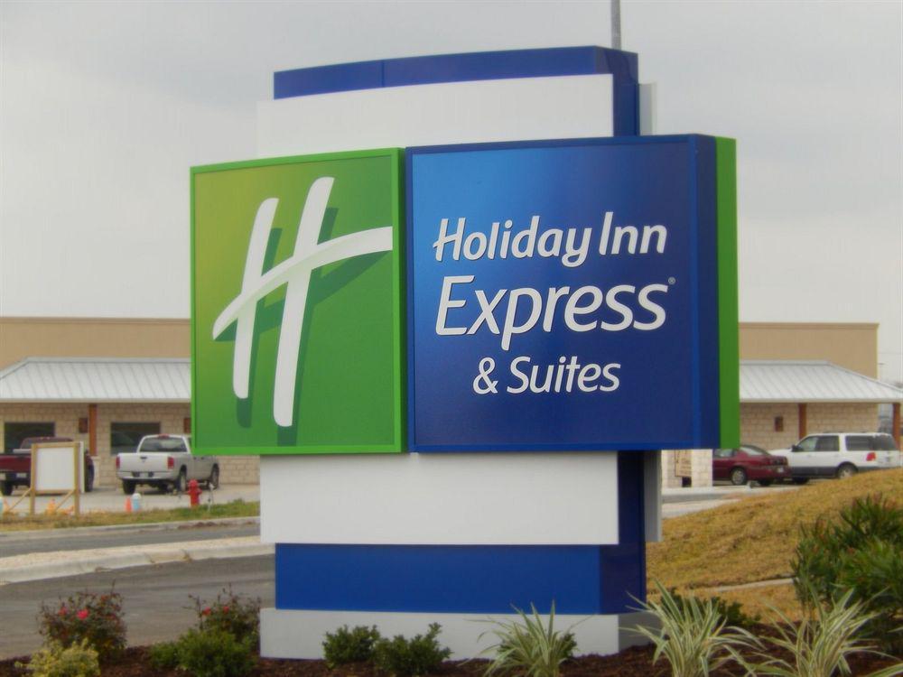 Holiday Inn Express And Suites Schulenburg By Ihg Exterior photo
